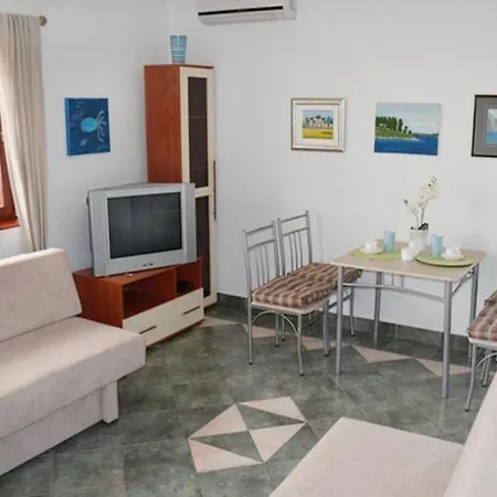 Apartments With A Parking Space Maslenica, Novigrad - 6548 *