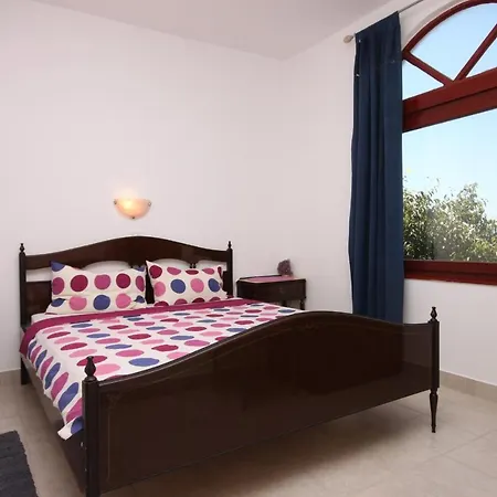 Apartment Apartments With A Parking Space Maslenica, Novigrad - 6548 *